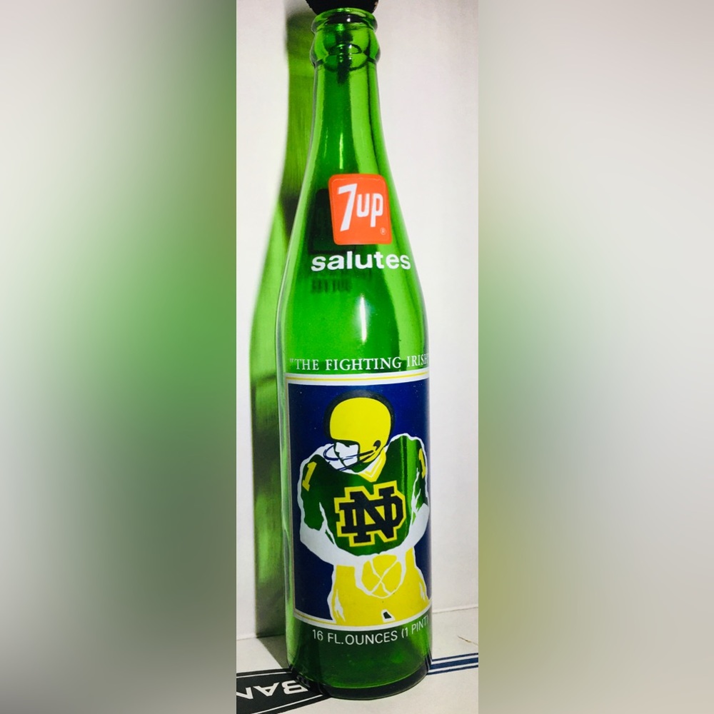 1977 Commemorative Bottle 16oz. 7UP Bottle The Fighting Irish. Notre Dame